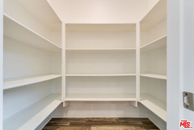 Building Photo - 713 Daniel Freeman Cir