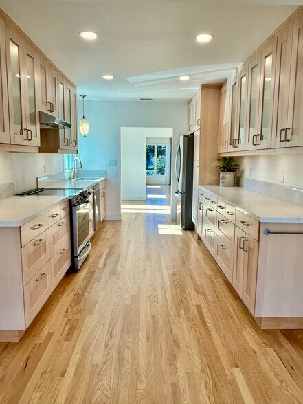 Building Photo - 4565 Estrella Ave