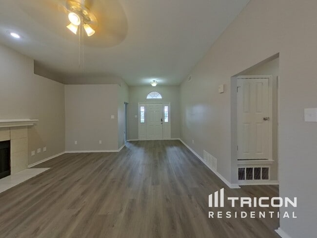 Building Photo - 6301 Brookhaven Trail