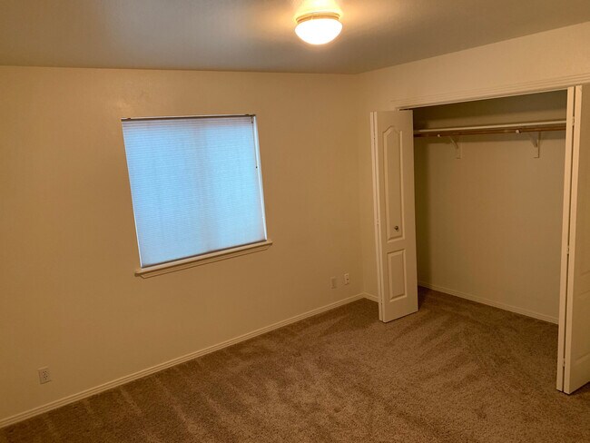 Building Photo - Cute centrally located home