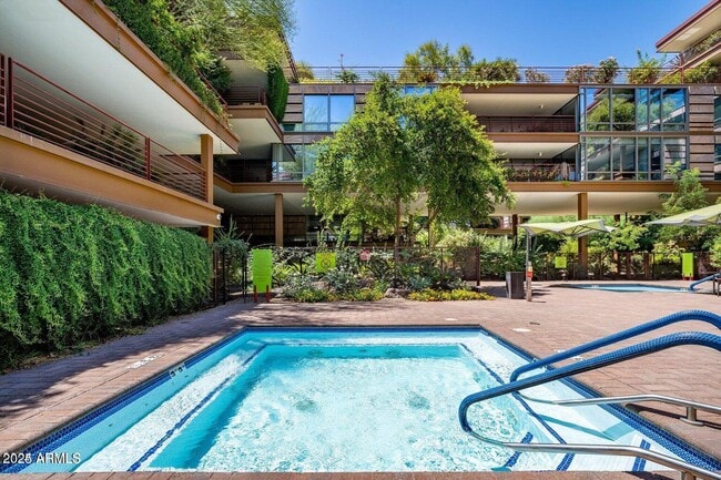 Building Photo - 7117 E Rancho Vista Dr