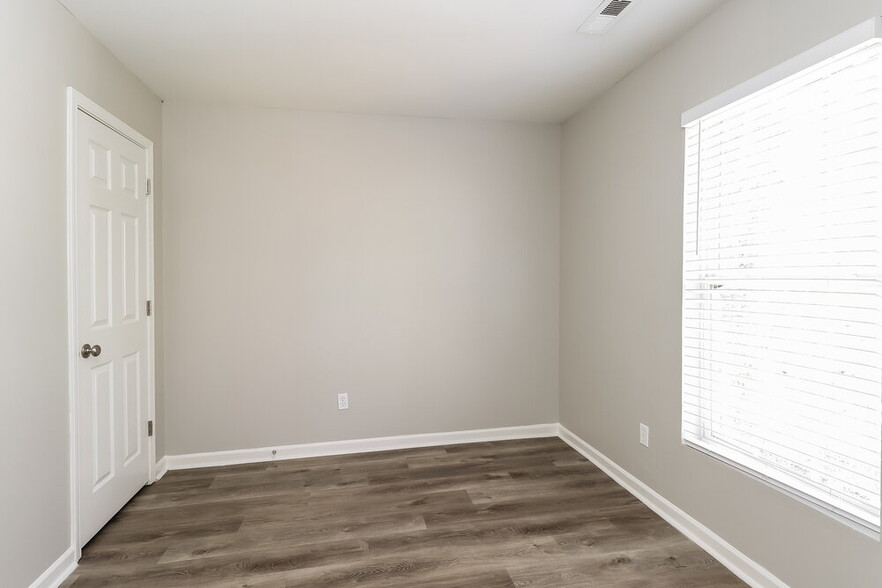 Building Photo - 6516 Lynmont Dr