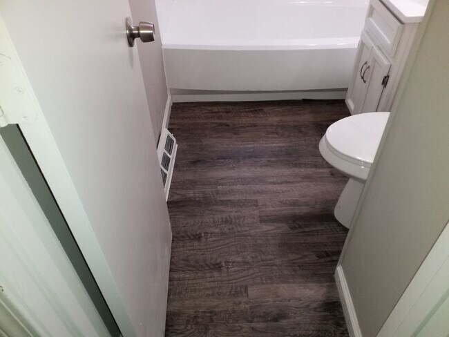 Building Photo - AVAILABLE NOW! Liberty Home 3 Bed 2 Bath 2...