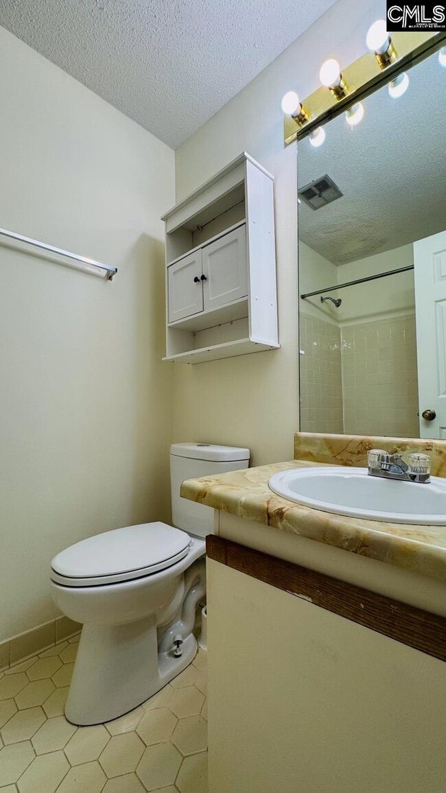 Building Photo - 107 Manorview Ct