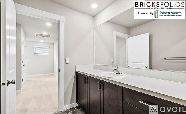 Building Photo - Discover Your Dream Home in Puyallup