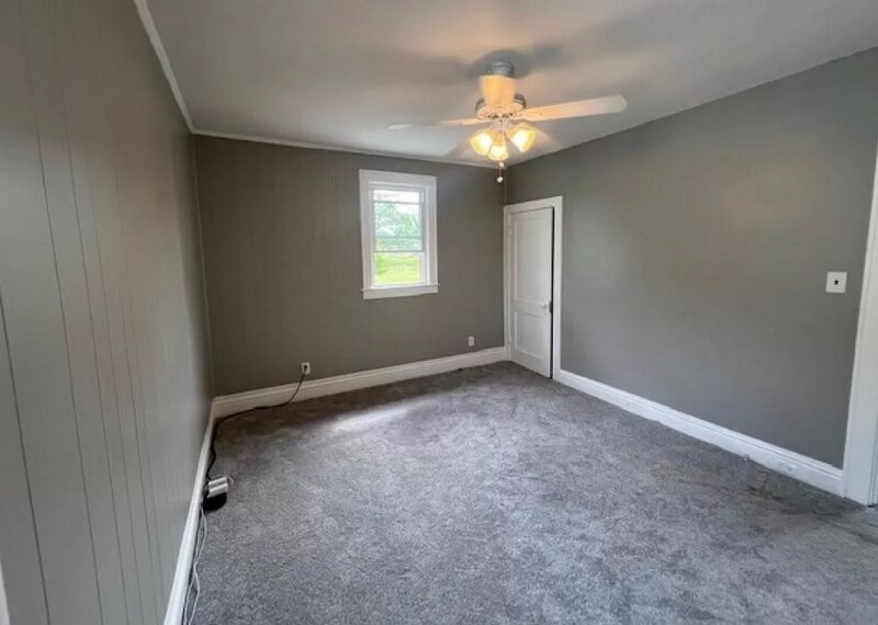 Building Photo - 288 S Walnut St