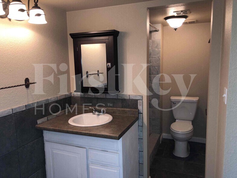 Building Photo - 3672 W Windrose Dr