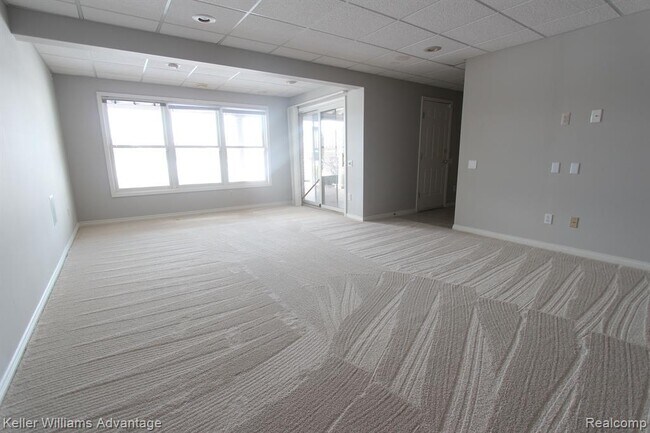 Building Photo - 18547 Clairmont Cir E