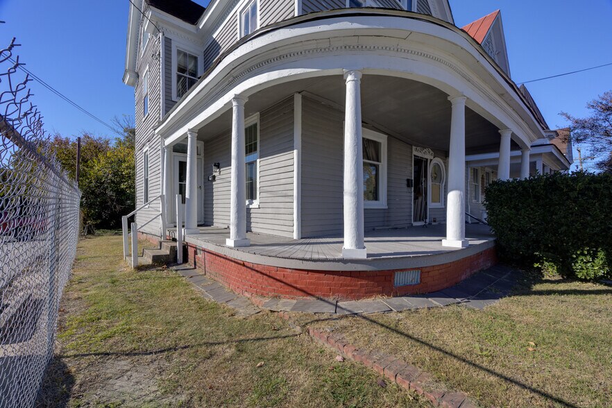 Building Photo - 127 Clay St