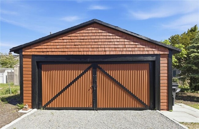 Building Photo - 1124 Narragansett Blvd