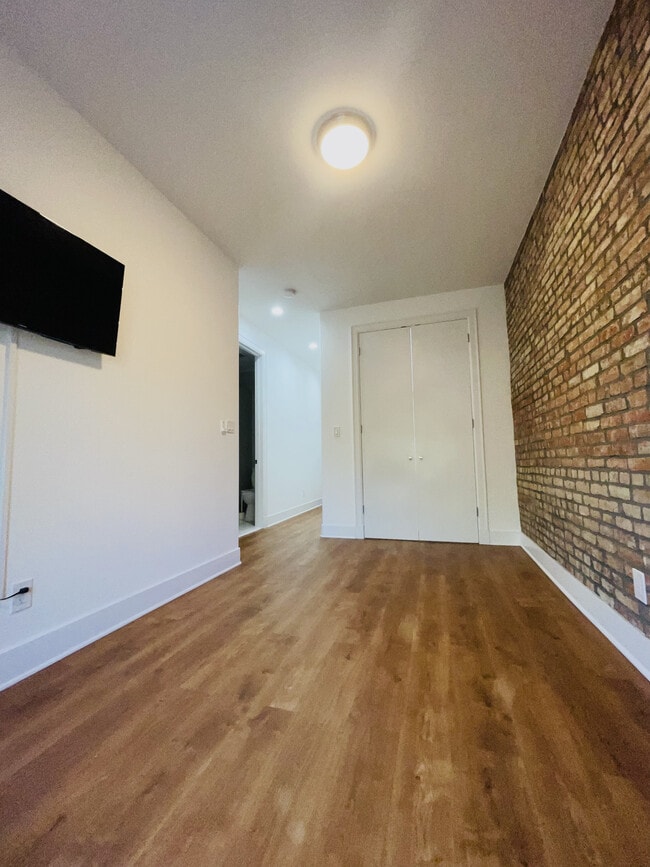 Building Photo - 2419 Lorillard Pl