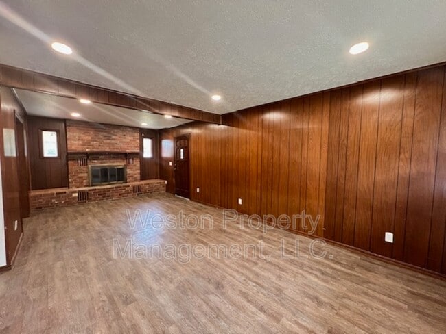 Building Photo - 1636 N Ann Arbor Ave