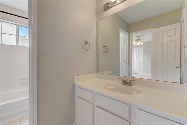 Building Photo - 725 Palm Desert Dr