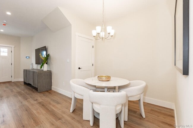 Building Photo - 1741 Deer Park Ave