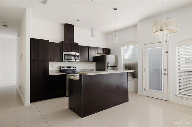 Building Photo - 14 Mimosa St