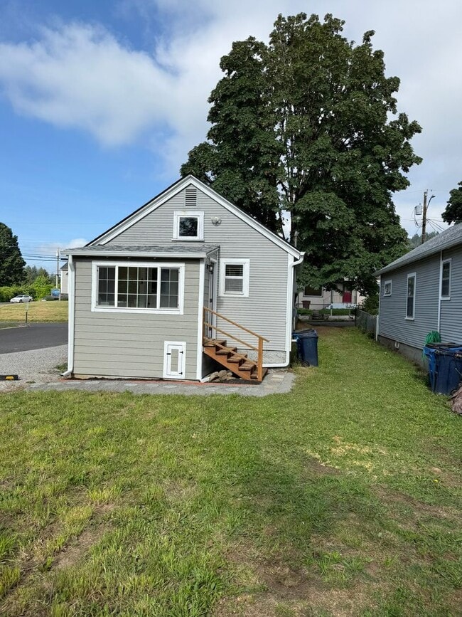 Building Photo - Charming Vintage Home in the Desirable Cam...