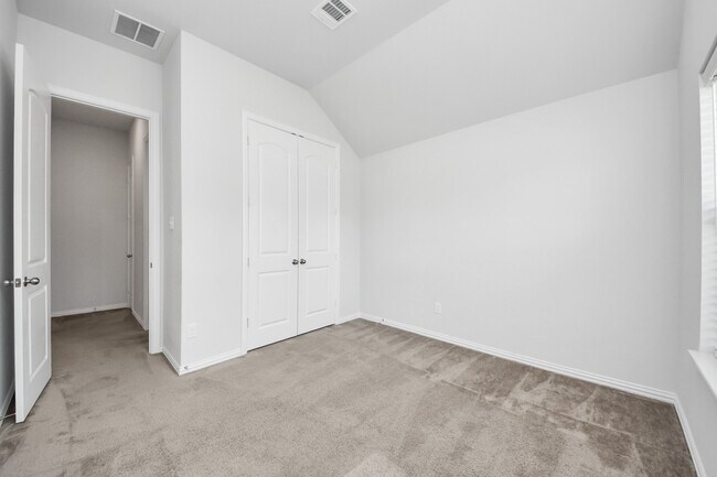 Building Photo - 165 Sunray Creek Dr