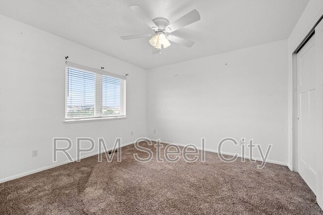 Building Photo - 868 E Sandusky Dr