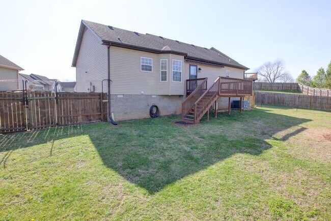 Building Photo - Sweet 3 bed 2 bath.  Cat friendly.