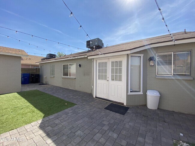 Building Photo - 1055 N Recker Rd