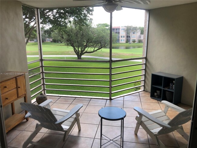 Building Photo - 1831 Sabal Palm Dr