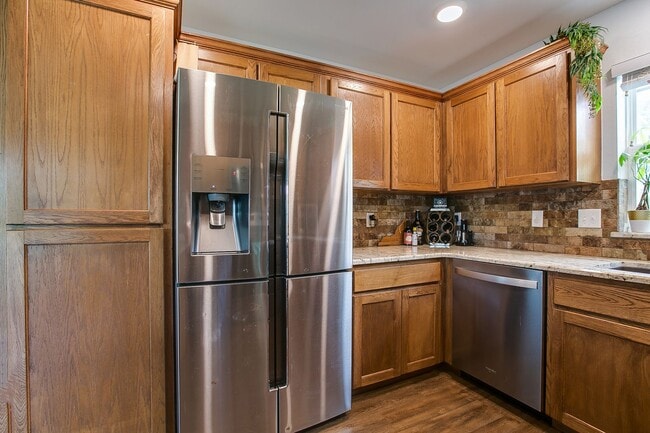 Building Photo - 5022 Red Oak Ln