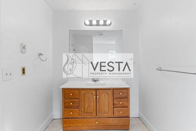 Building Photo - 303 Tarheel Dr