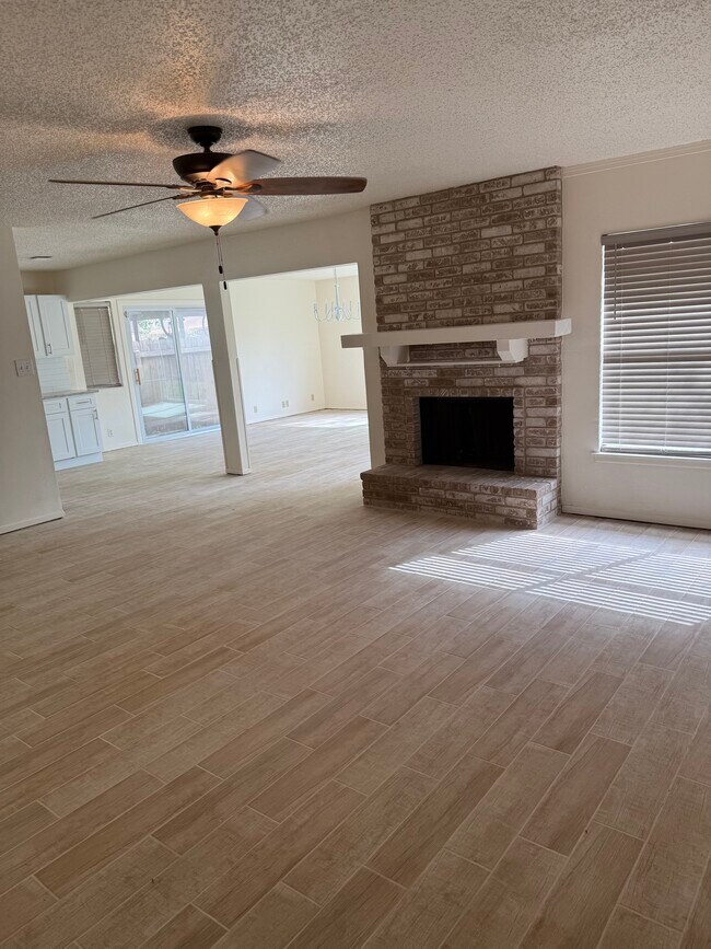 Building Photo - 6730 Country Swan