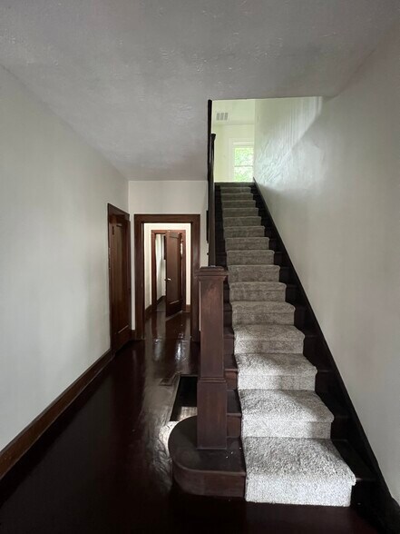 Building Photo - 1235 Tecumseh St