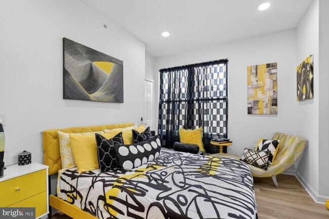 Building Photo - 2352 W Thompson St