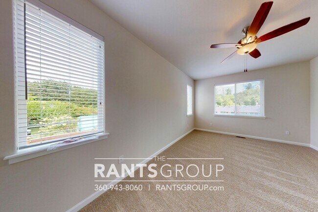 Building Photo - 3 Car Garage! Private Beach Access! Fantastic Location! I5 & shopping only 5 minutes away!