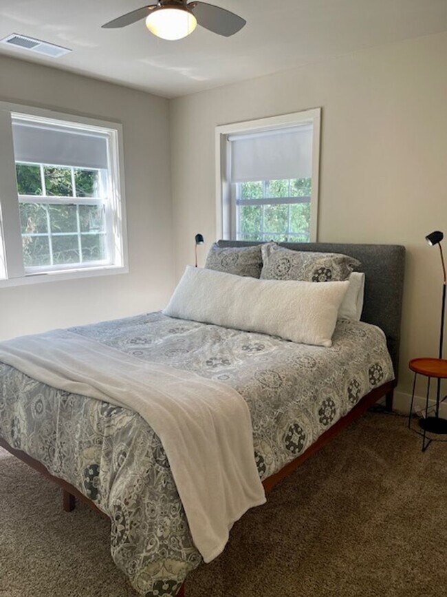 Building Photo - Modern 3 Bedroom 2.5 Bathroom House Close to Downtown Nevada City