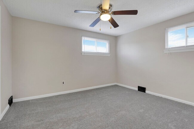 Building Photo - 898-900 Racine Ave