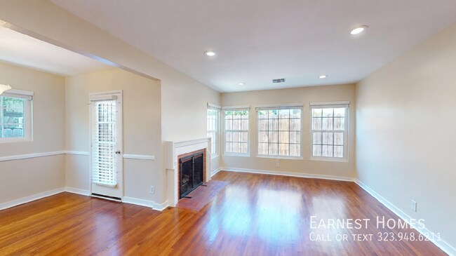Building Photo - 15031 Hartland St