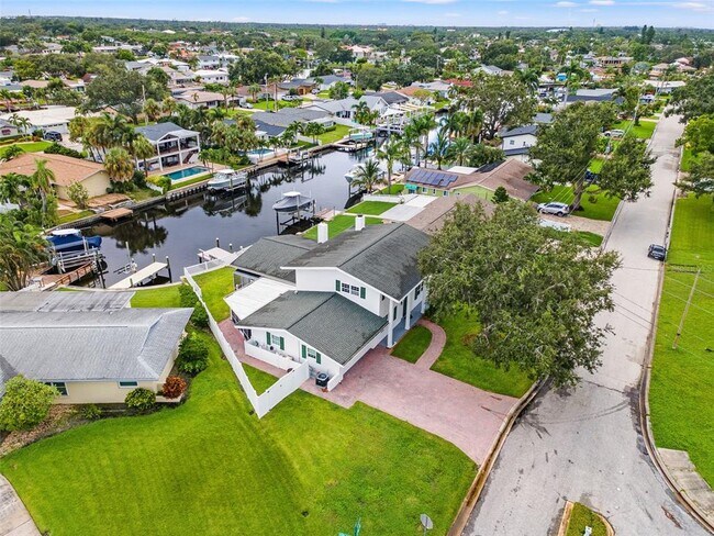 Building Photo - 4000 14th Way NE