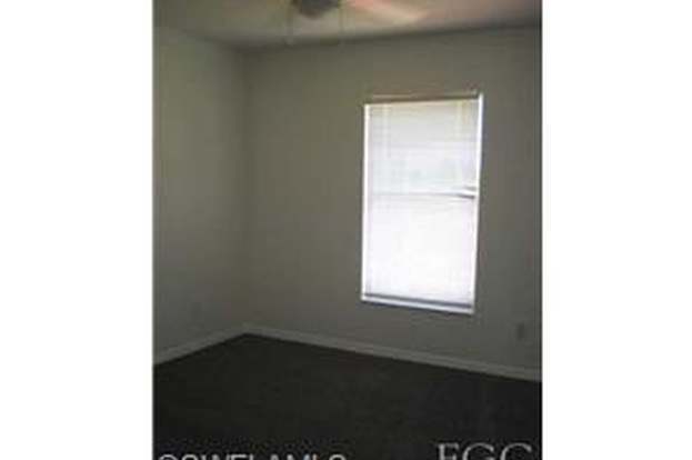 Building Photo - 703 NE 23rd Terrace