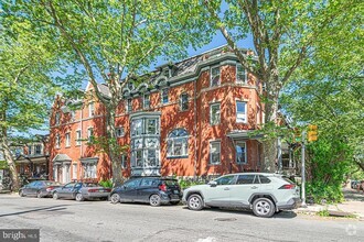Building Photo - 5049 Spruce St