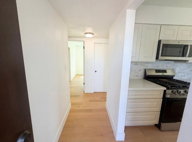 Building Photo - 1128 Hobart Dr