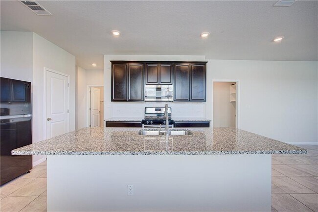 Building Photo - 128 Serpens St