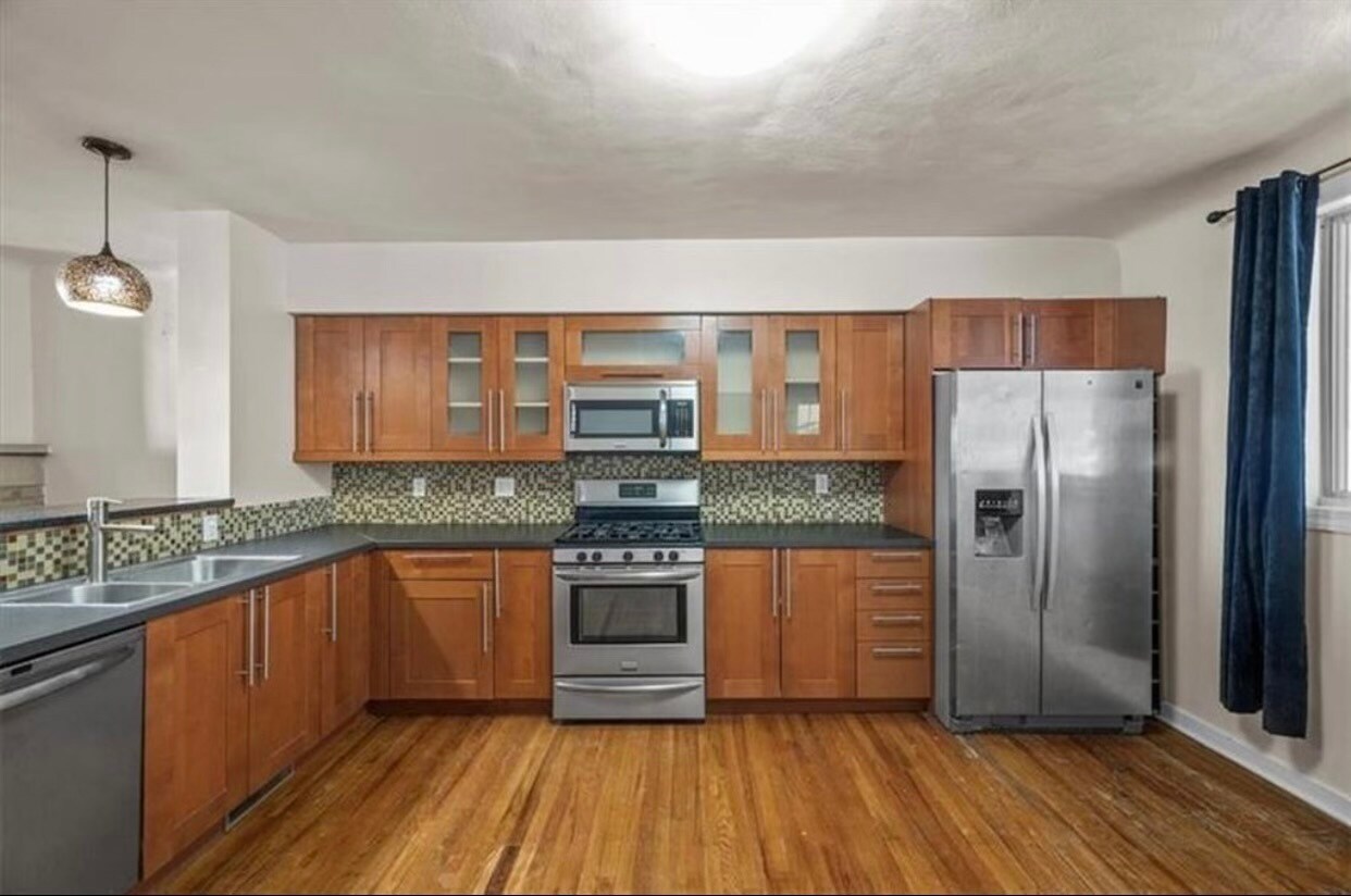 Building Photo - 2512 Burham St