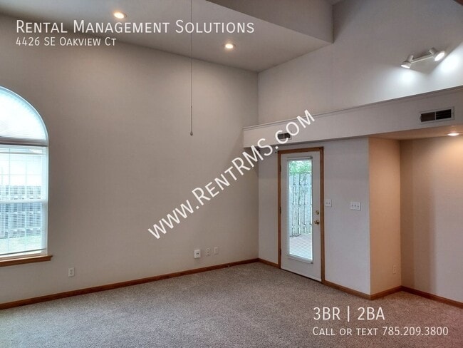 Building Photo - 4426 SE Oakview Ct