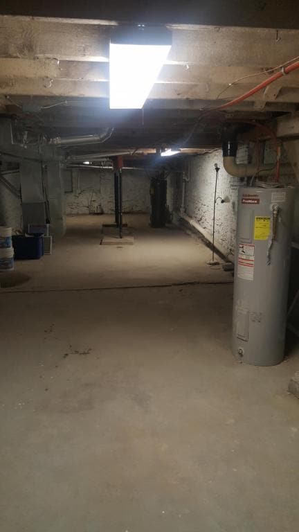 Building Photo - 109 W Oak St
