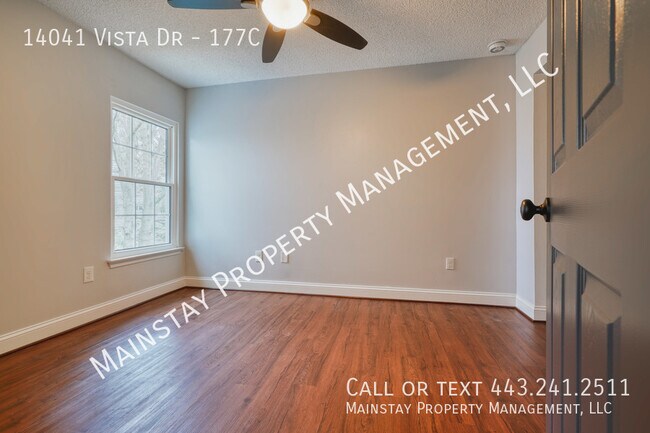Building Photo - Beautiful 1 Bedroom Condo W/ Bonus Loft Sp...