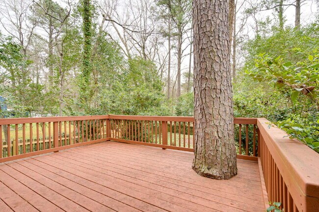 Building Photo - Chapel Hill Retreat: Spacious 4-Bedroom with Fenced-in Backyard