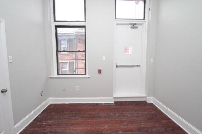 Building Photo - 1527 South St