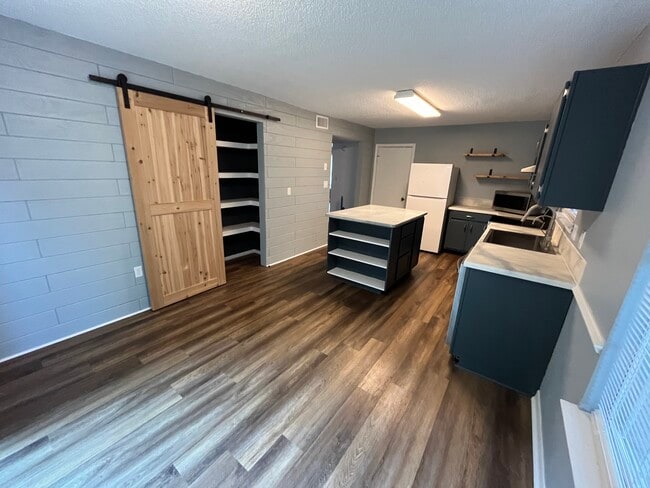 Building Photo - 377 Brookwood Blvd