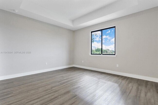 Building Photo - 444 E 16th St