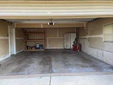 Building Photo - 6921 Village Park Dr