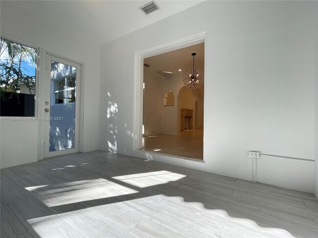Building Photo - 774 NE 74th St