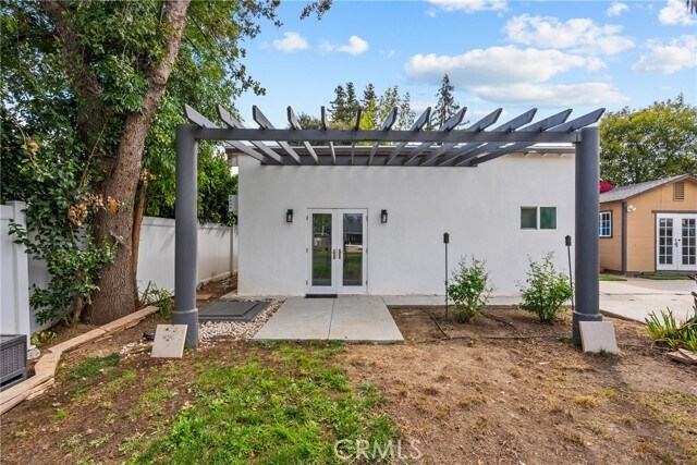 Building Photo - 23036 Burbank Blvd